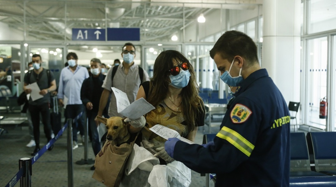 Συνεχίζονται τα μαζικά τεστ στις πτήσεις από τη Βρετανία προς την Ελλάδα, αρνητικά μέχρι σήμερα όλα τα αποτελέσματα για COVID-19