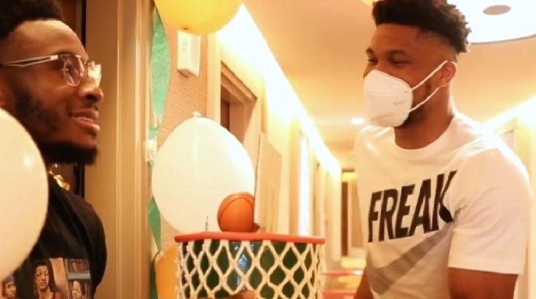 Έκπληξη Γιάννη σε Θανάση Αντετοκούνμπο