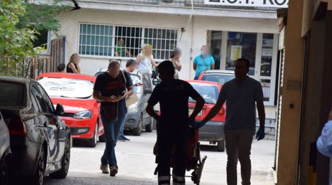 Επίθεση με τσεκούρι στη ΔΟΥ Κοζάνης 