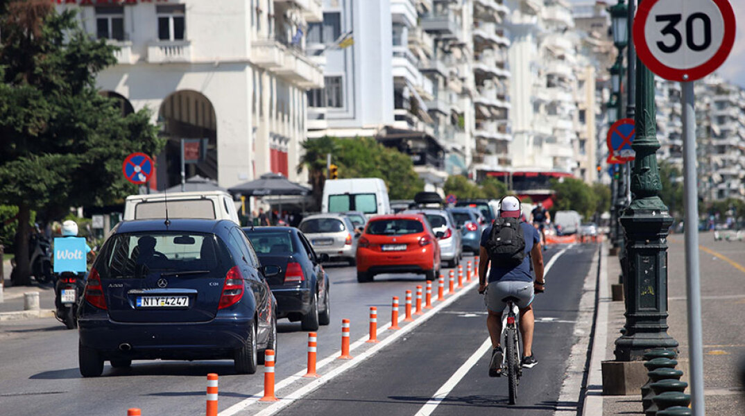 Ο νέος ποδηλατόδρομος στη λεωφόρο Νίκης στη Θεσσαλονίκη