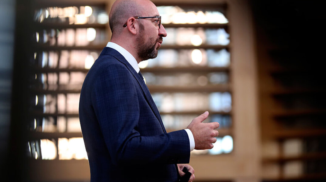 Ο πρόεδρος του Ευρωπαϊκού Συμβουλίου Σαρλ Μισέλ λίγο πριν μπει στη Σύνοδο Κορυφής