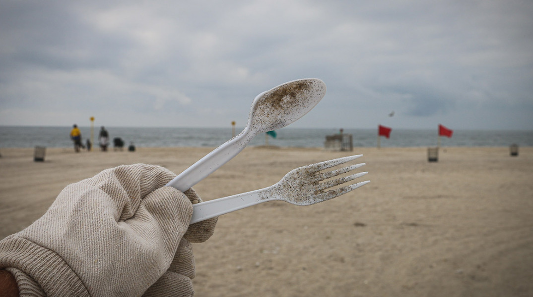 10 απλοί και εύκολοι για να ελαττώσεις το πλαστικό σου αποτύπωμα στον πλανήτη