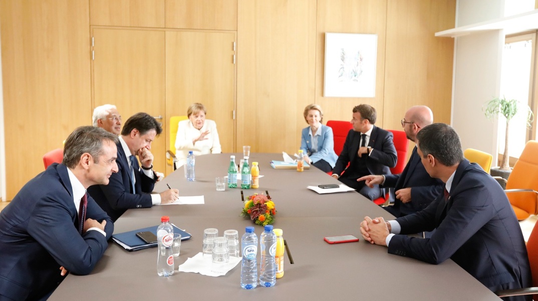 Ο Πρωθυπουργός Κυριάκος Μητσοτάκης στην τρίτη ημέρα της Συνόδου Κορυφής στις Βρυξέλλες για το Ταμείο Ανάκαμψης από την οικονομική κρίση του Covid 19 και το Πολυετές Δημοσιονομικό Πλαίσιο 2021-2027