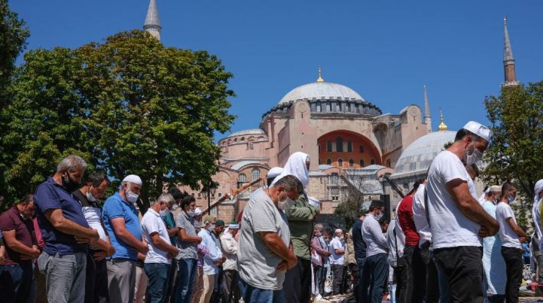Αντίδραση του ΥΠΕΞ για τη μουσουλμανική προσευχή στην Αγία Σοφία 