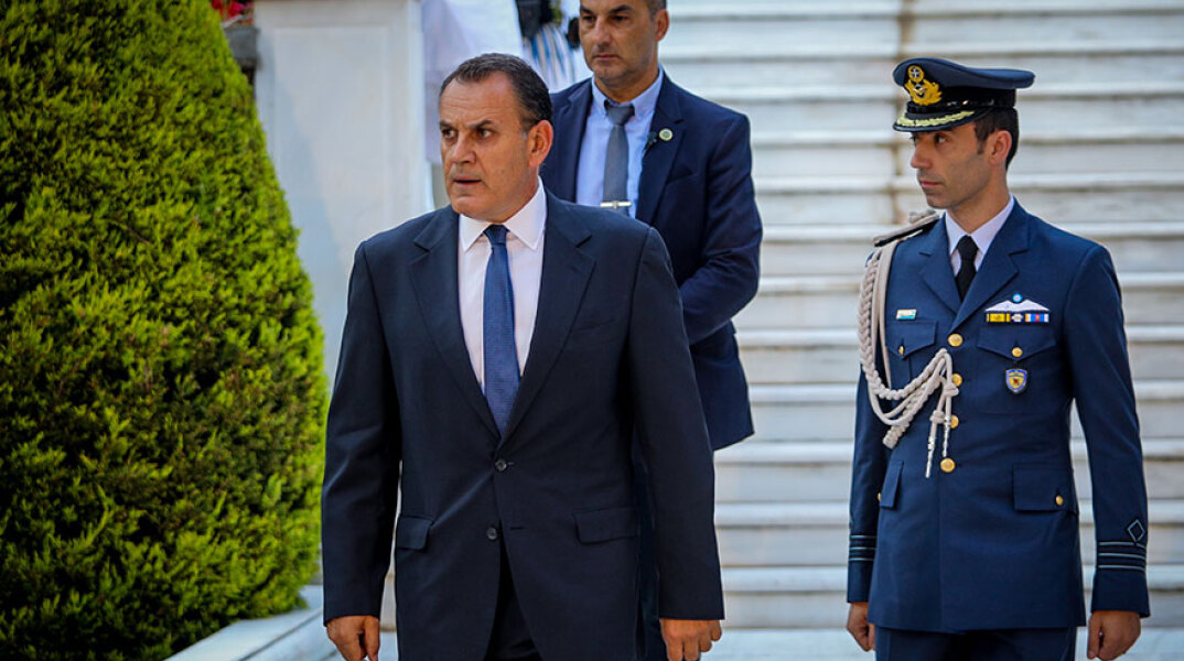 Νίκος Παναγιωτόπουλος και Αικατερίνη Σακελλαροπούλου μίλησαν για τις τουρκικές προκλήσεις και το Oruc Reis στη δεξίωση στο Προεδρικό Μέγαρο για την 46η επέτειο από την αποκατάσταση της Δημοκρατίας