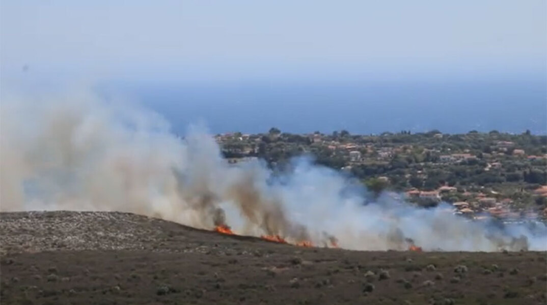 Φωτιά στην Κεφαλονιά, στην περιοχή Κεραμειές