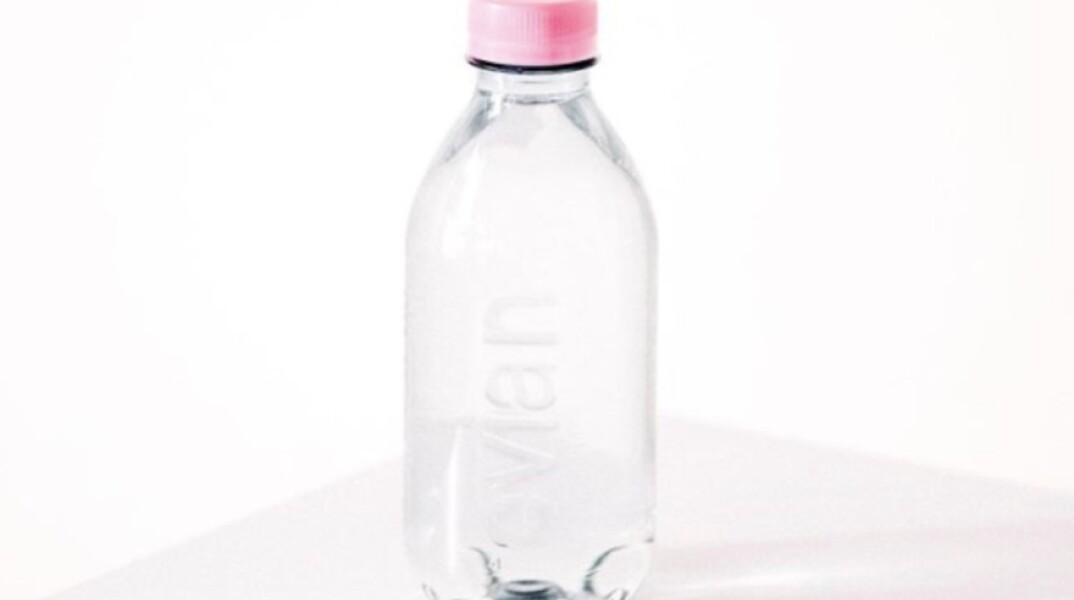 Evian: Ήρθε το πρώτο πλήρως ανακυκλώσιμο μπουκάλι χωρίς ετικέτα
