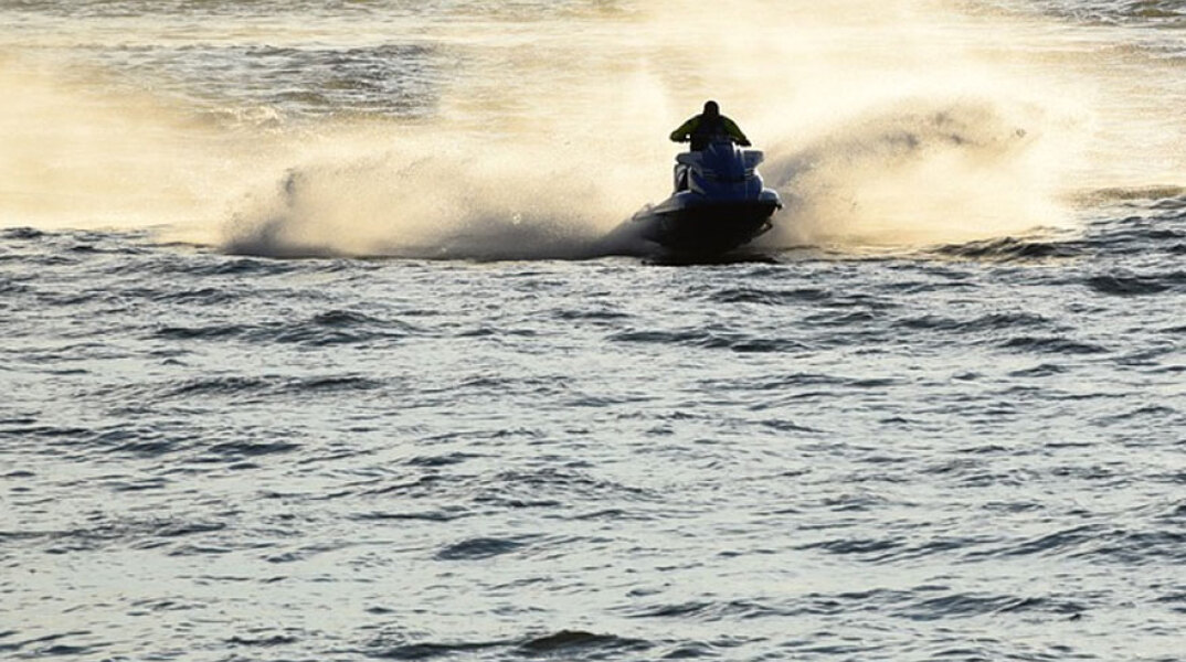 Ατύχημα με τζετ σκι στη Μύκονο: Ελεύθερος ο 13χρονος οδηγός που τραυμάτισε 15χρονη