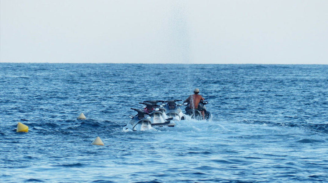 Στη Μύκονο μια 15χρονη τραυματίστηκε από τζετ σκι το οποίο οδηγούσε 13χρονος