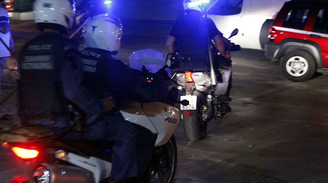 Πυροβολισμοί στη Βούλα: Ένοπλος πάνω σε μηχανή άνοιξε πυρ έξω από φούρνο στη λεωφόρο Βάρης - Κορωπίου