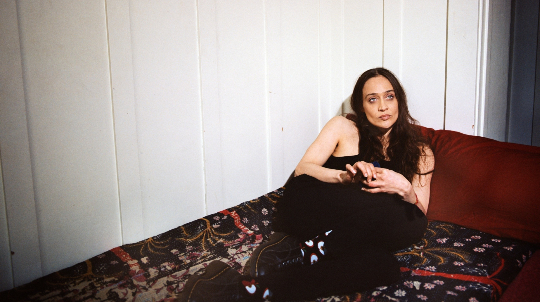 Η τραγουδοιποιός Fiona Apple 