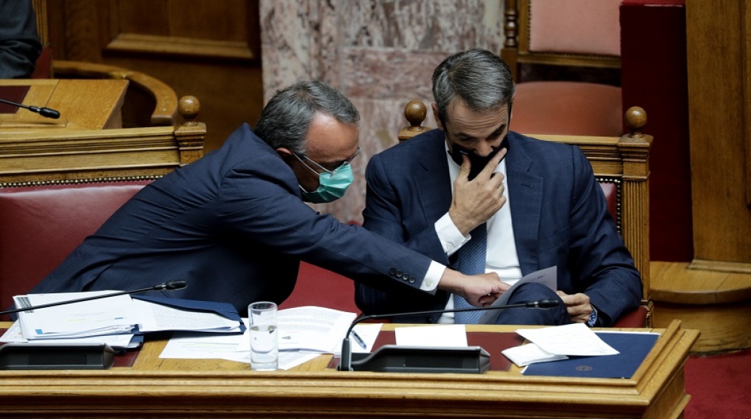 Κυριάκος Μητσοτάκης με μάσκα στη Βουλή