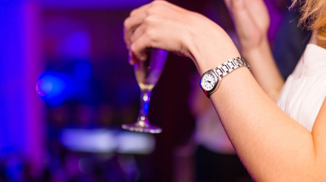 Κορωνοϊός στη Ρουμανία: Νωρίτερα θα κλείνουν μπαρ και εστιατόρια