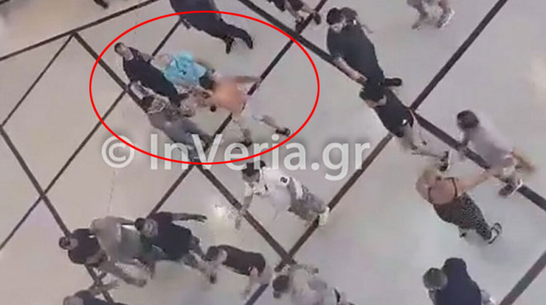 Ένταση και ξύλο στα δικαστήρια στη Βέροια - Οικογένειες ήρθαν στα χέρια