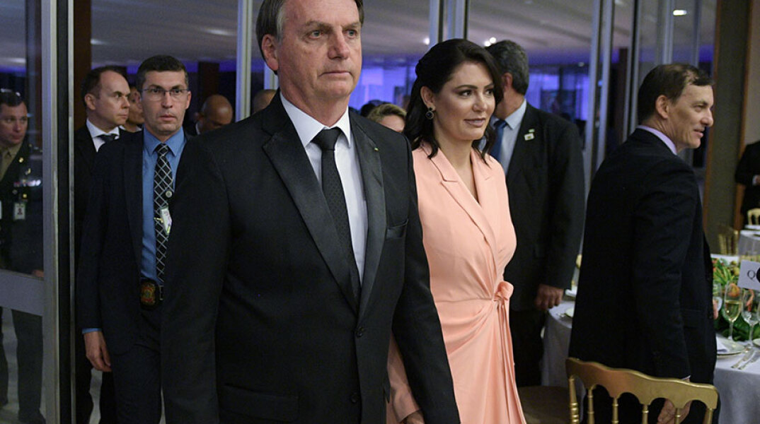 Ο Ζαΐχ Μπολσονάρου, πρόεδρος της Βραζιλίας, με τη σύζυγό του, Μισέλ
