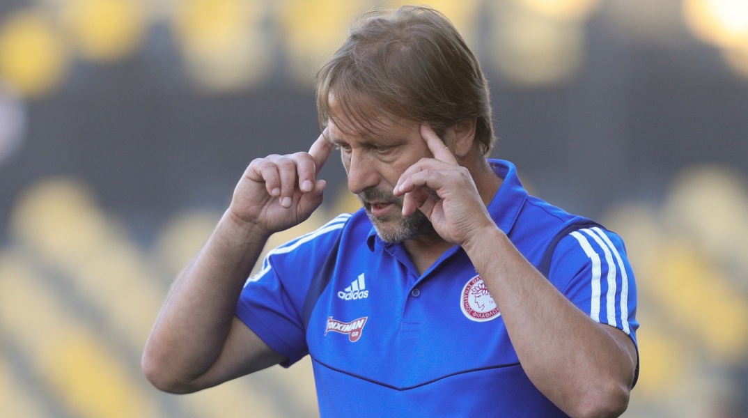 Ο προπονητής του Ολυμπιακού Πέδρο Μάρτινς 