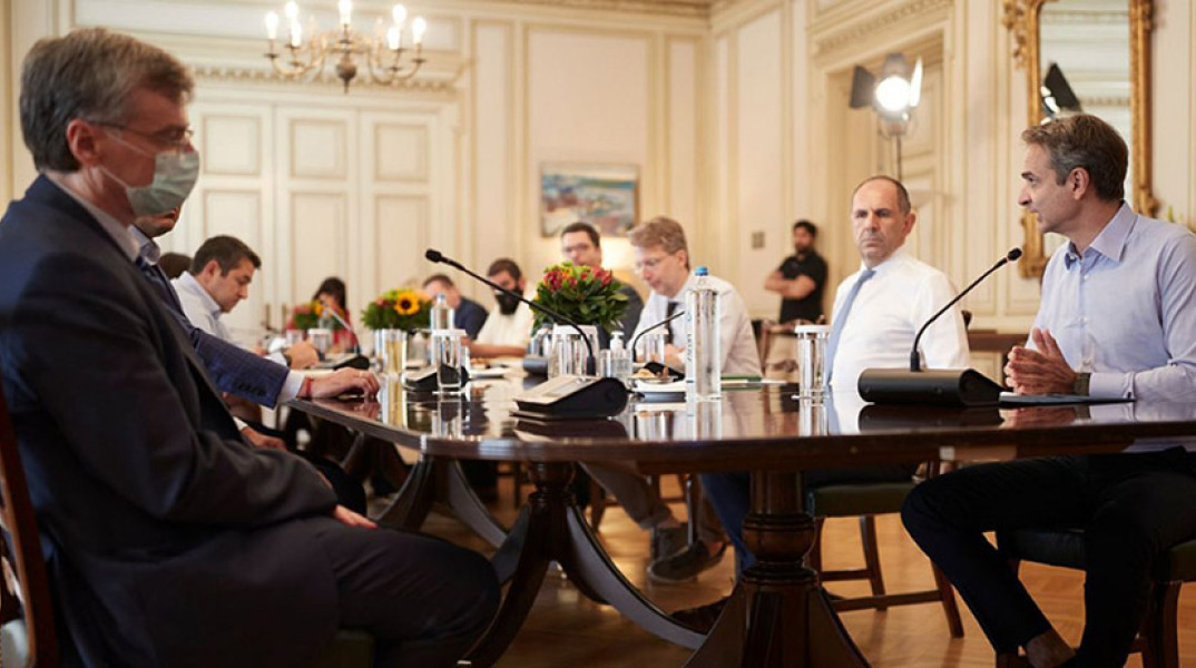 Κορωνοϊός - Τηλεδιάσκεψη υπό τον Πρωθυπουργό Κυριάκο Μητσοτάκη στο Μέγαρο Μαξίμου 