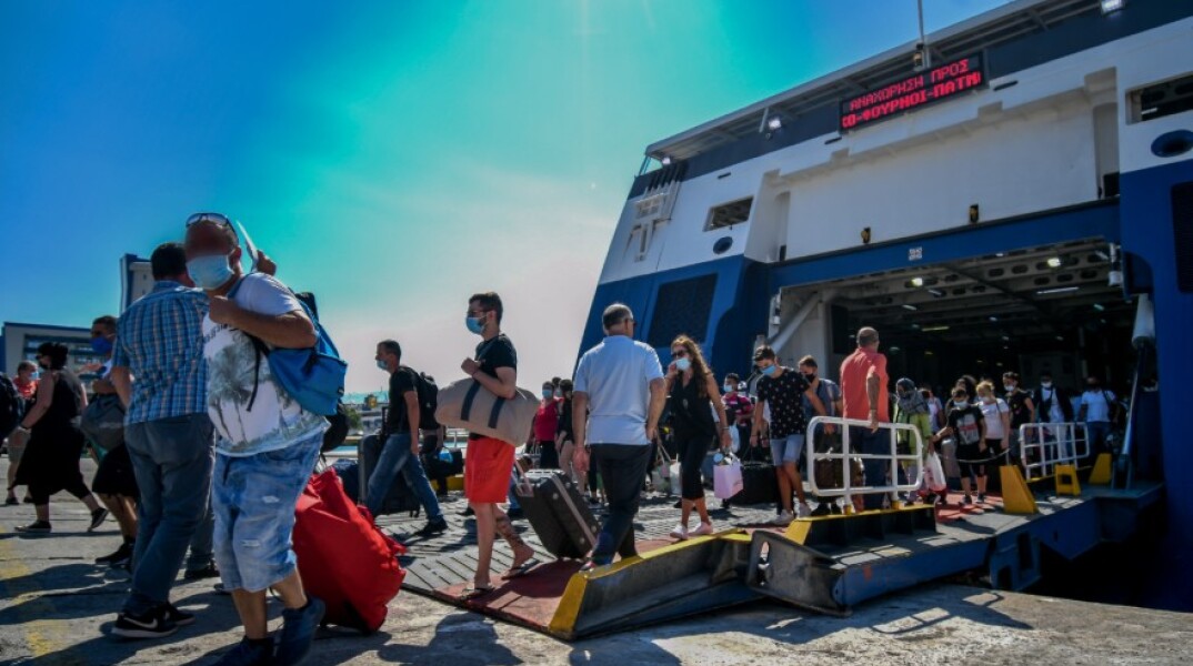 Λιμάνι Πειραιά: Αυξημένη η κίνηση των ταξιδιωτών