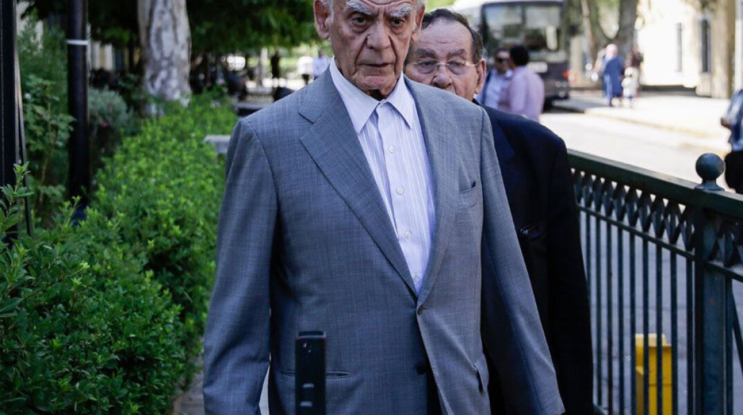 Άκης Τσοχατζόπουλος: Με πνευμονία και πυρετό στο Σισμανόγλειο Νοσοκομείο - Έκανε τεστ για κορωνοϊό