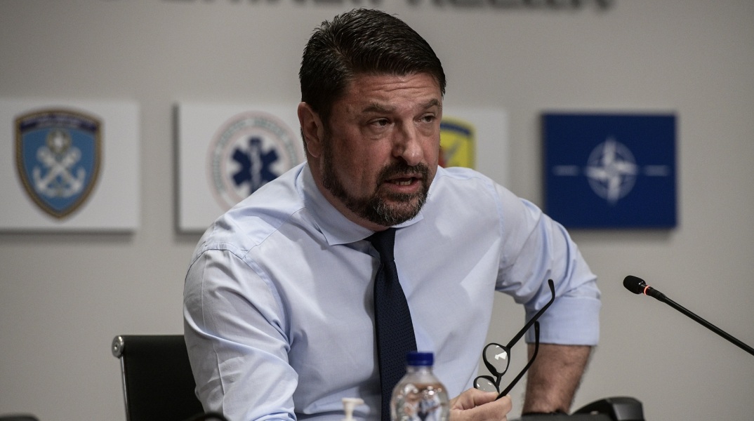 Ο Νίκος Χαρδαλιάς αναδημοσιεύει ανάρτηση του Ακη Σκέρτσου και εξηγεί τους λόγους για τους οποίους αυξήθηκαν τα κρούσματα του κορωνοϊού στη χώρα μας 