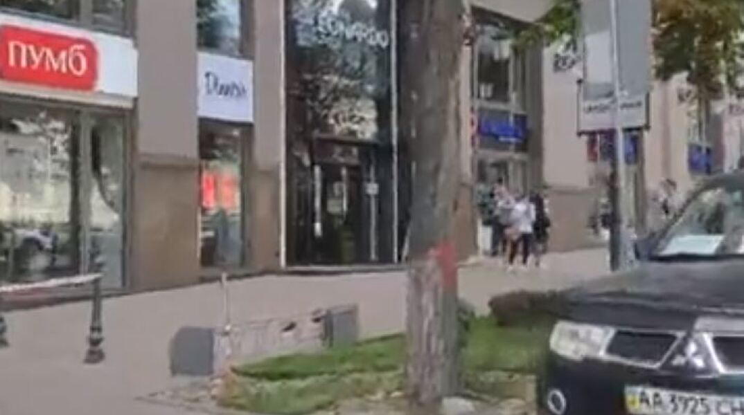 Άνδρας απειλεί να ανατινάξει τράπεζα στο Κίεβο