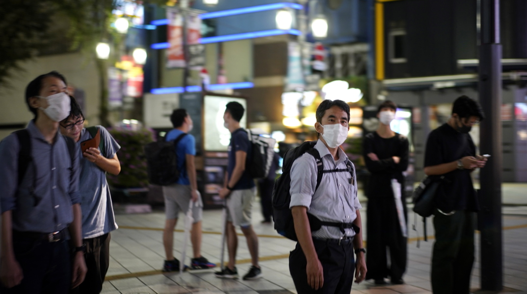 Άνθρωποι με μάσκες στο Τόκιο