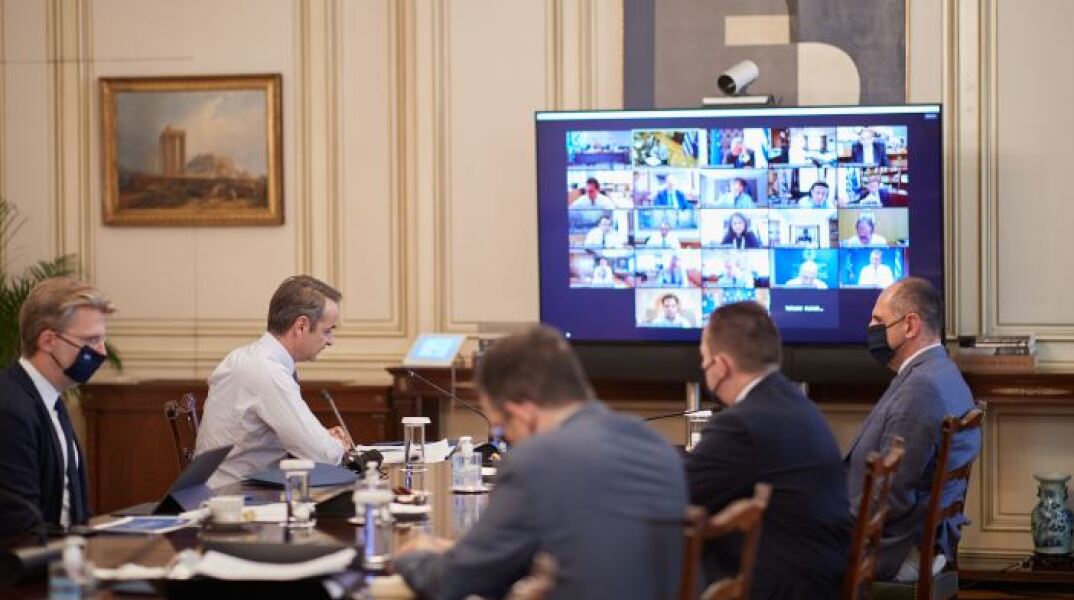 Τηλεδιάσκεψη υπό τον Κυριάκο Μητσοτάκη για τον κορωνοϊό