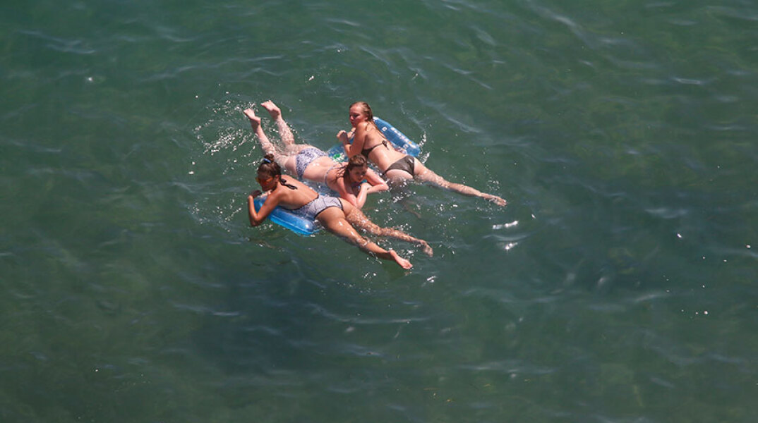 Μπάνιο στη θάλασσα