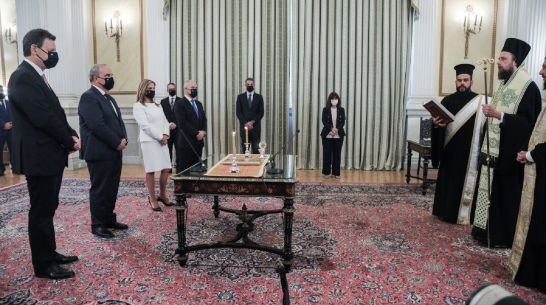 Η ορκωμοσία των νέων υπουργών και υφυπουργών