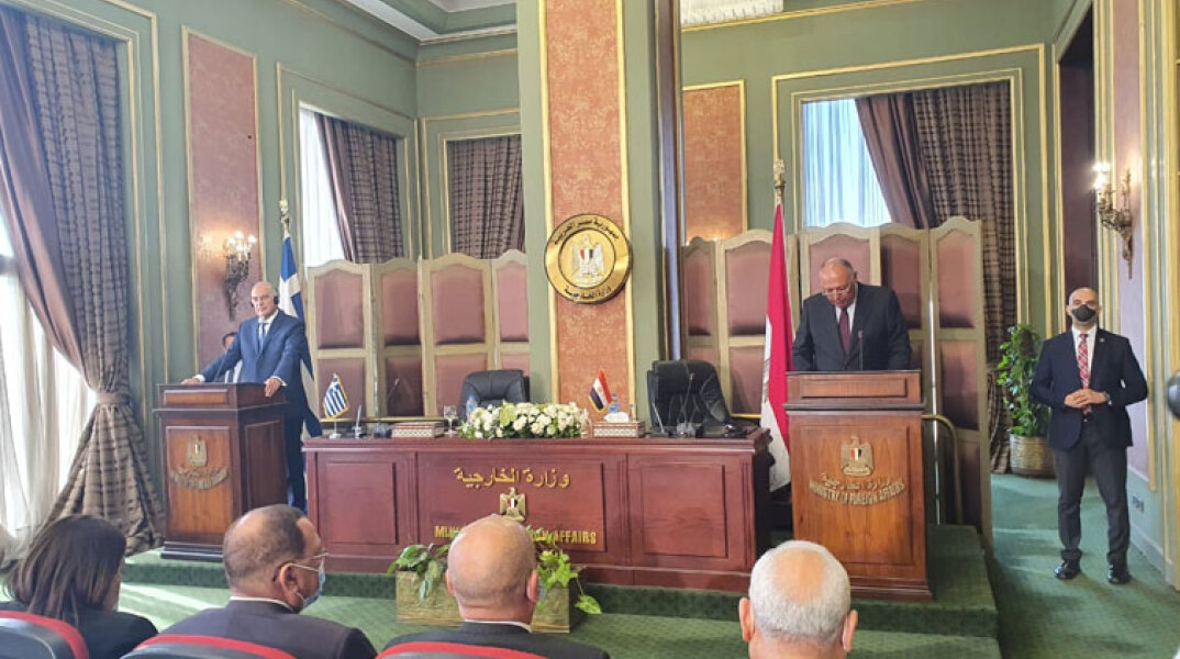 Υπεγράφη στο Κάιρο η συμφωνία Ελλάδας - Αιγύπτου για την ΑΟΖ