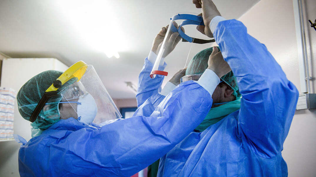 Στην Ελλάδα τις τελευταίες 72 ώρες επιβεβαιώθηκαν 398 νέα κρούσματα κορωνοϊού