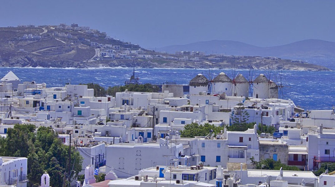 Σε beach bar στη Μύκονο επιβεβαιώθηκαν 7 θετικά κρούσματα κορωνοϊού
