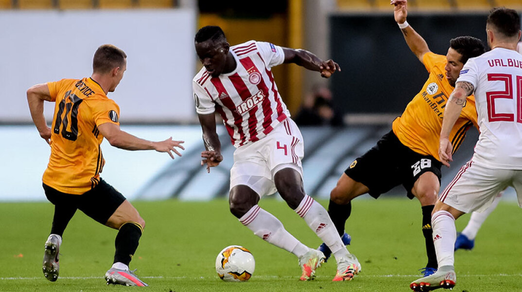 Καλύτερος, αλλά άτυχος, ο Ολυμπιακός, ηττήθηκε με 1-0 από τη Γουλβς στην Αγγλία και έμεινε εκτός από το Final-8 του Europa League