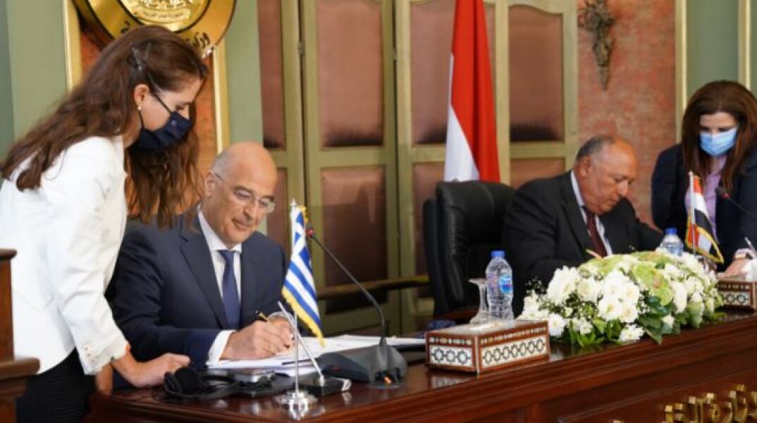 Οι υπουργοί Εξωτερικών Ελλάδας και Αιγύπτου 