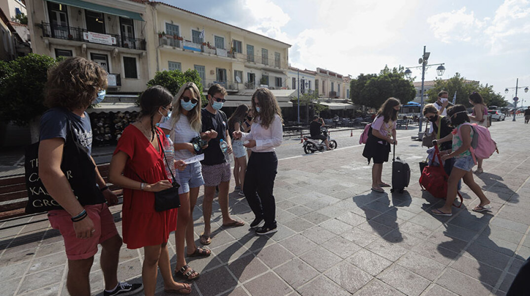Κορωνοϊός στον Πόρο - Υποχρεωτική και σε εξωτερικούς χώρους η μάσκα