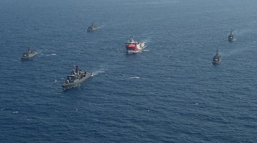 Τουρκικά πολεμικά πλοία συνοδεύουν το Oruc Reis