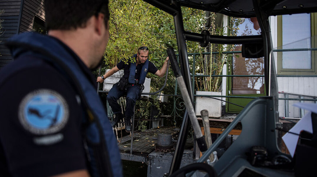 Τρεις αστυνομικοί τραυματίστηκαν όταν δέχτηκαν επίθεση από άνδρα με σιδηρολοστό