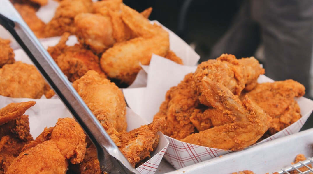 Βρήκαν κορωνοϊό σε κατεψυγμένες φτερούγες κοτόπουλου στην Κίνα