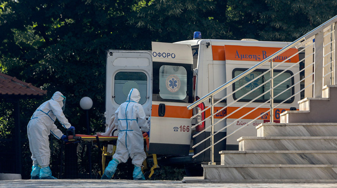 ΚΡΟΥΣΜΑΤΑ ΚΟΡΩΝΟΪΟΥ ΣΕ ΟΙΚΟ ΕΥΓΗΡΙΑΣ ΣΤΗΝ ΘΕΣΣΑΛΟΝΙΚΗ 