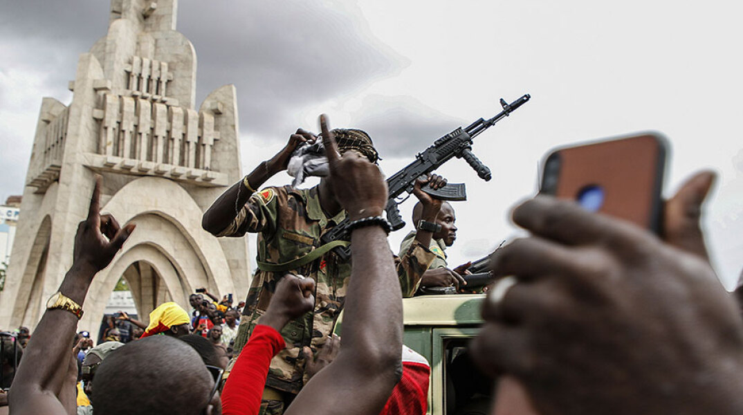 Έγινε πραξικόπημα στο Μάλι - Στρατιωτικοί κατέλαβαν την εξουσία, συλλαμβάνοντας τον πρωθυπουργό και τον πρόεδρο της χώρας