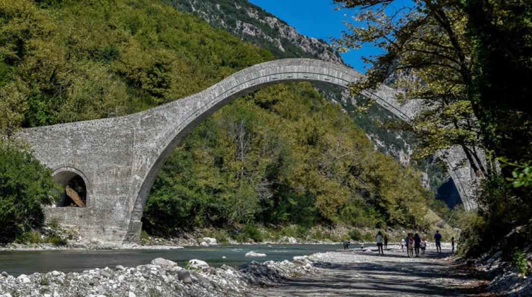 ΑΡΑΧΘΟΣ ΠΟΤΑΜΟΣ ΚΑΙ ΓΕΦΥΡΑ ΠΛΑΚΑΣ