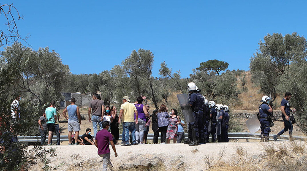 Λέσβος: Επεισόδια ανάμεσα σε κατοίκους και αστυνομικούς στη Μόρια