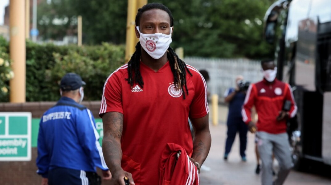 Ολυμπιακός: Θετικός στον κορωνοϊό ο Σεμέδο