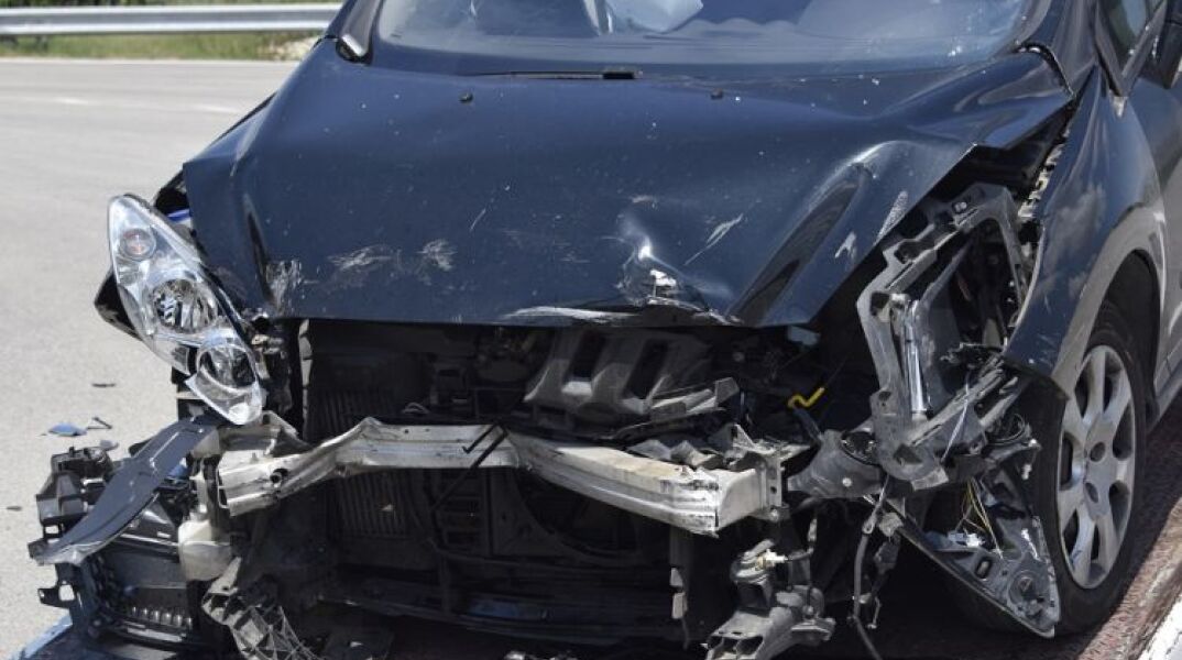 Τρακαρισμένο αυτοκίνητο 