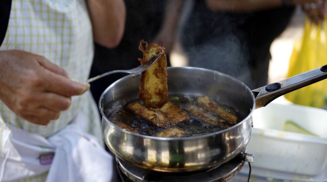 Γιαγιά μαγειρεύει