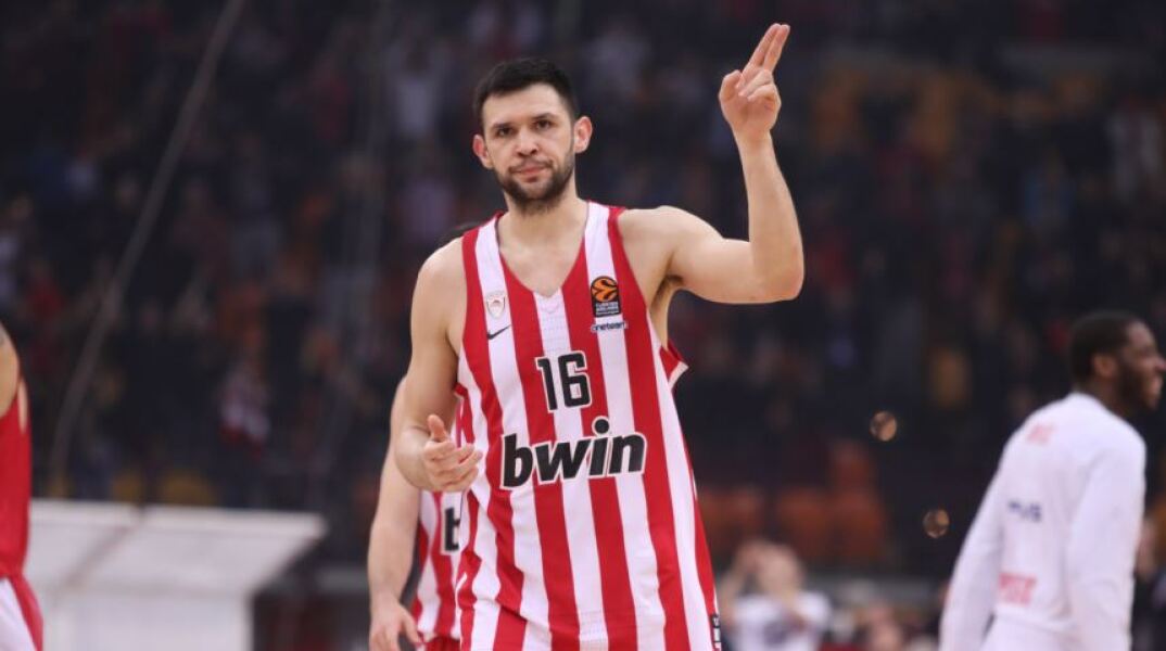 Κώστας Παπανικολάου 