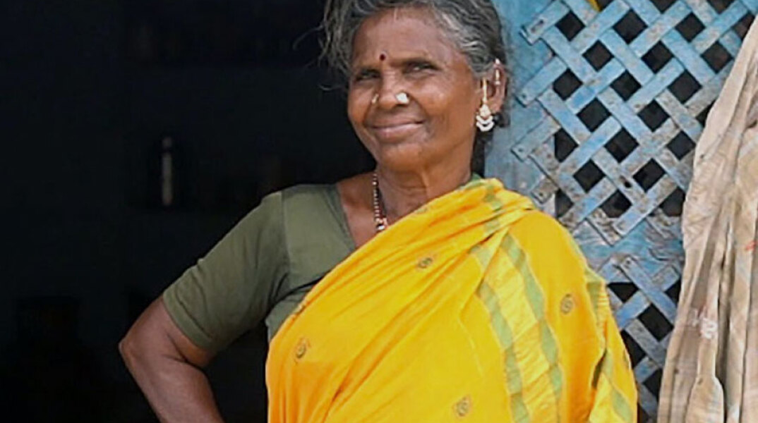 Γκανγκάβα Μιλκούρι: Η ηλικιωμένη αγρότισσα στην Ινδία που έγινε αστέρι του YouTube