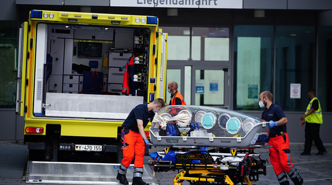 Με ειδικά διαμορφωμένη κάψουλα μεταφέρθηκε σε νοσοκομείο στο Βερολίνο ο Αλεξέι Ναβάλνι