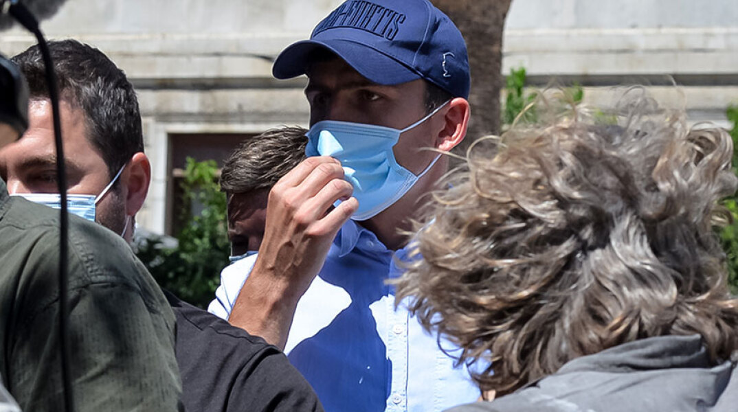 O Harry Maguire, αρχηγός της Μάνστεστερ Γιουνάιτεντ, απολογήθηκε στον ανακριτή για τον άγριο καβγά έξω από μπαρ στη Μύκονο