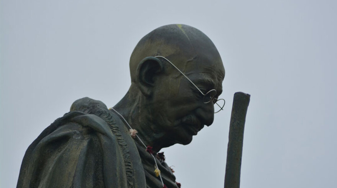 Άγαλμα του Μαχάμτα Γκάντι στην Ινδία